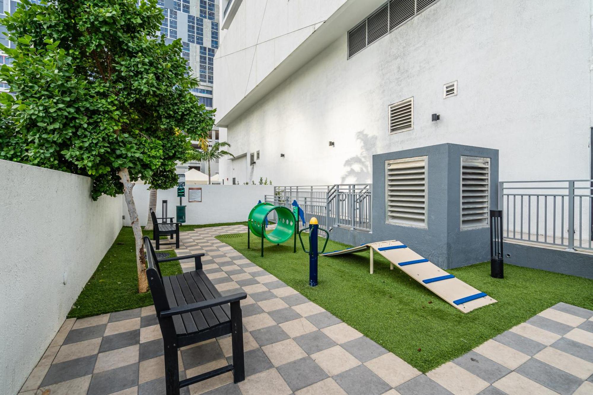 Prime Location 1-bed Retreat With Free Parking Appartement